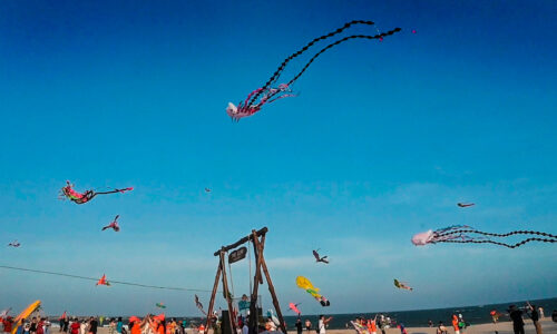 Lễ hội bay diều thu hút sự quan tâm của đông đảo du khách vào dịp lễ.