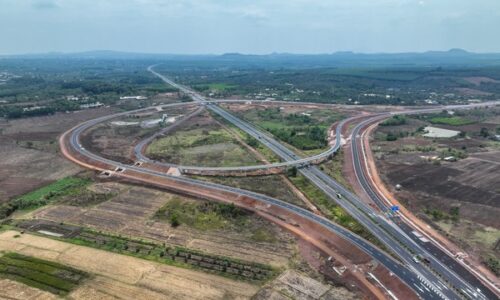 Xây dựng mạng lưới cao tốc để phát triển các vùng kinh tế trọng điểm