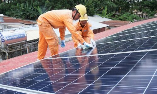 Điện lực miễn giấy phép cho doanh nghiệp tự sử dụng hệ thống lắp điện mặt trời trên mái nhà