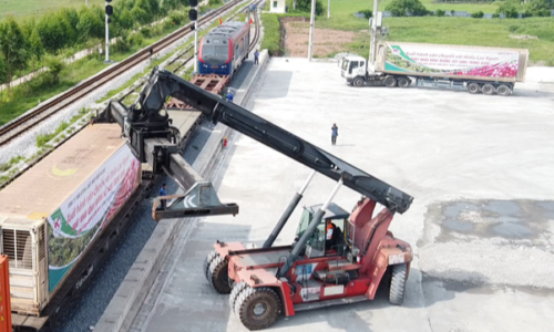 Bắc Giang chuyển giao vải thiều cho thị trường Trung Quốc thông qua tàu hỏa xuất khẩu